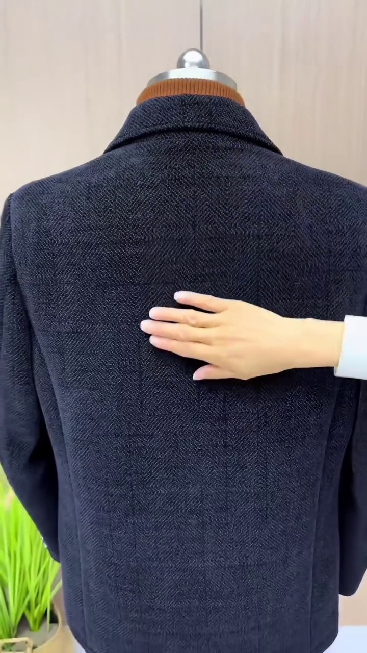 Men's Classic Charcoal Herringbone Car Coat - Image 6