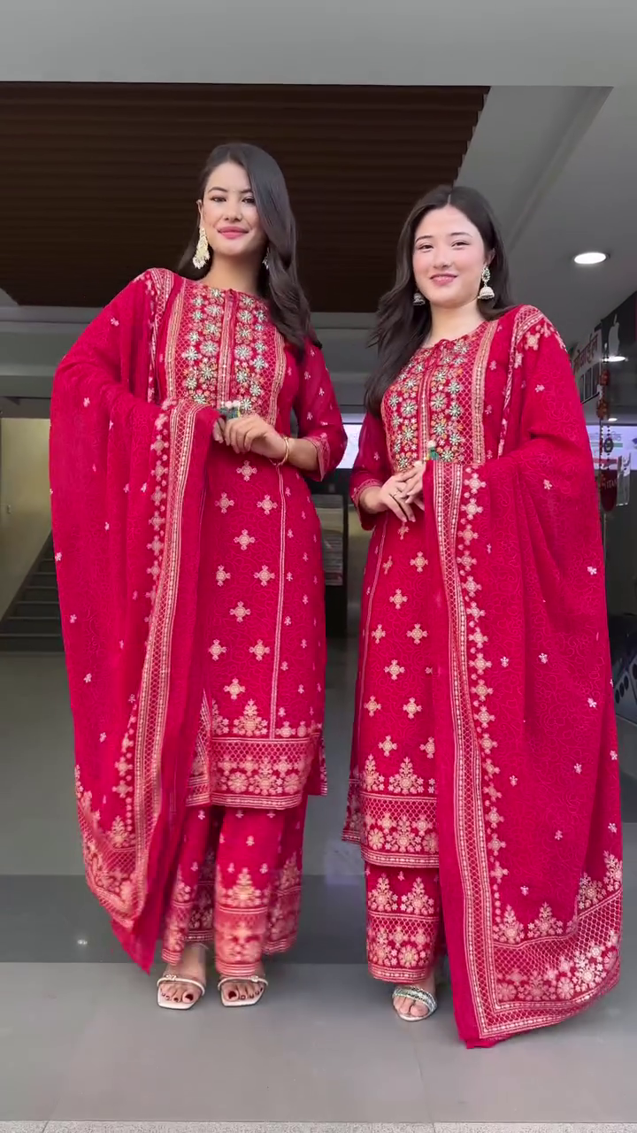 Women Silk Blend Kurta Pant Dupatta Set - Image 9