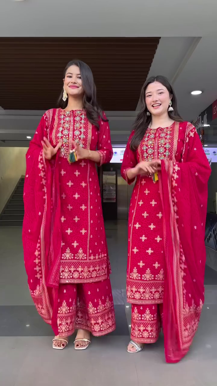 Women Silk Blend Kurta Pant Dupatta Set - Image 8