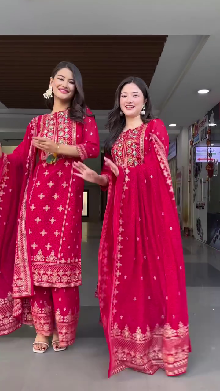 Women Silk Blend Kurta Pant Dupatta Set - Image 7