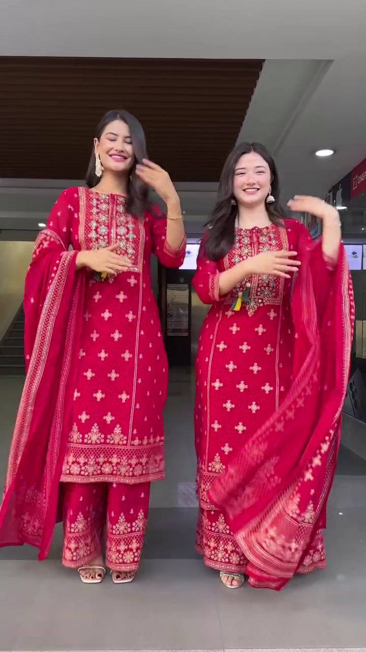 Women Silk Blend Kurta Pant Dupatta Set - Image 4