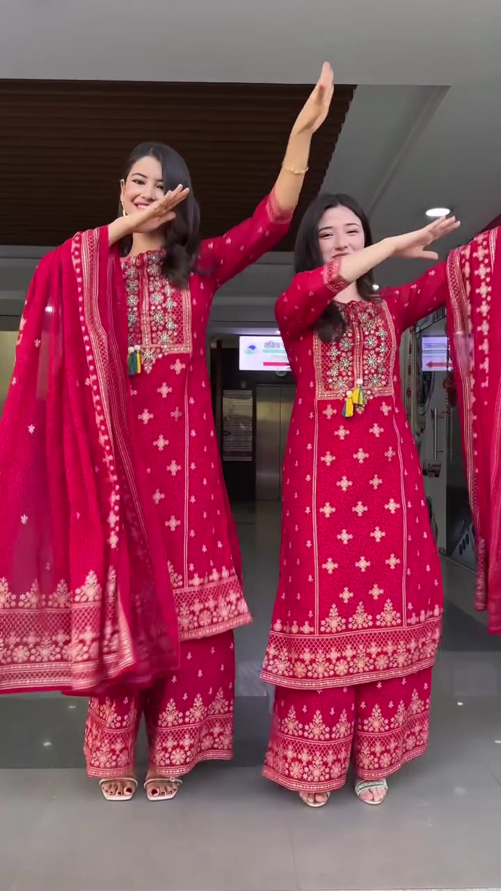 Women Silk Blend Kurta Pant Dupatta Set - Image 3