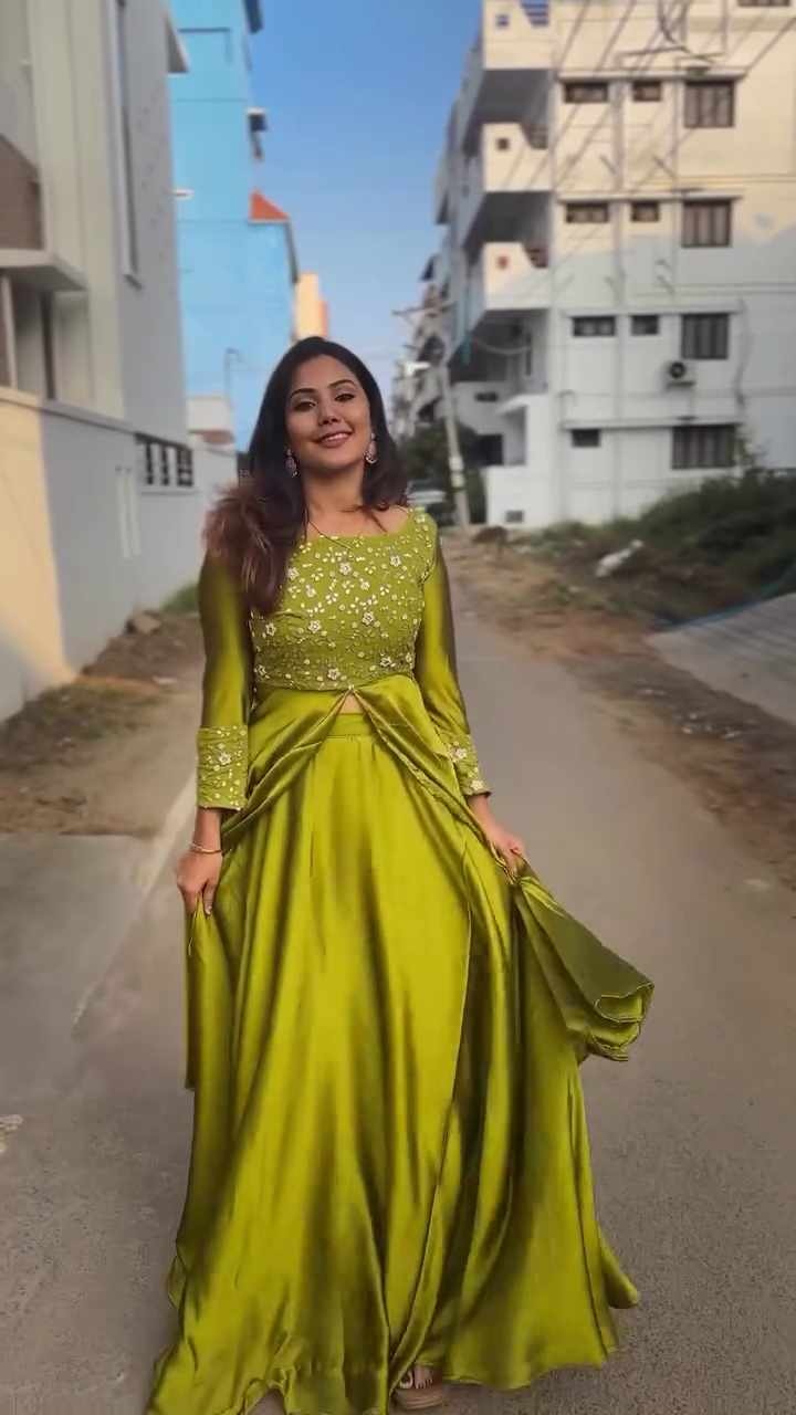 Mehendi Green Shimmer Georgette Gown - Image 9