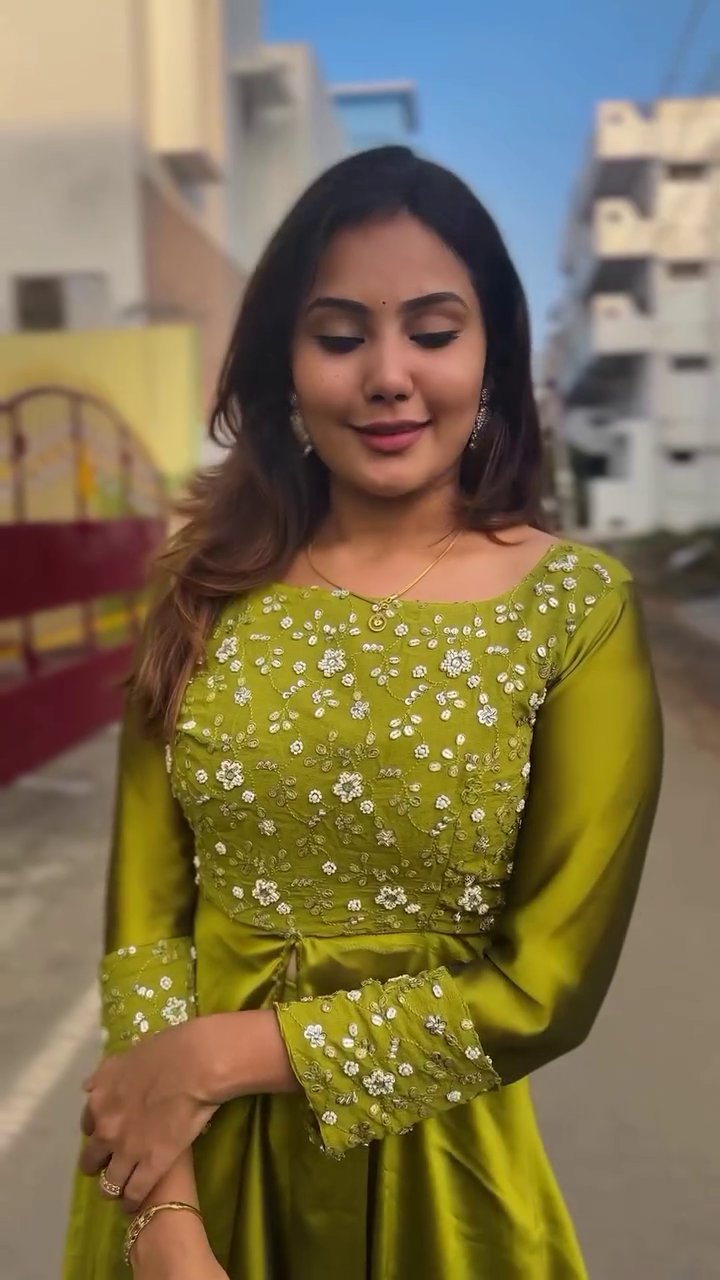 Mehendi Green Shimmer Georgette Gown - Image 4