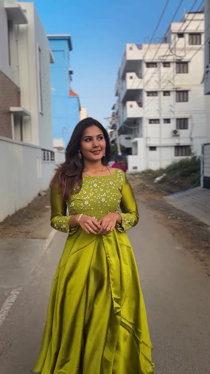 Mehendi Green Shimmer Georgette Gown